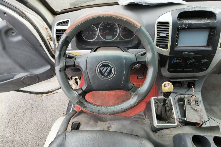 Used Foton Scenic 2014 2.0L Express Standard Long-Wheelbase High-Roof Version 486EQV4
