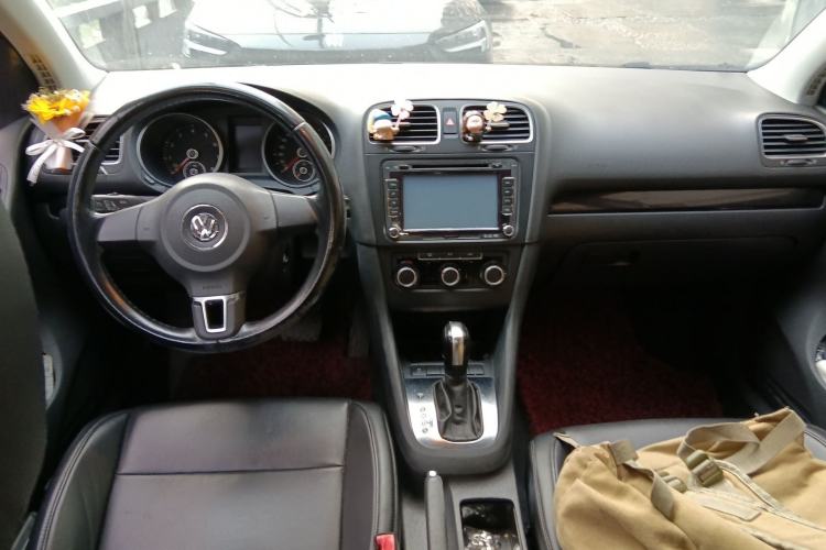 Used Volkswagen Golf 2012 1.6L Automatic Comfort Model Center Console