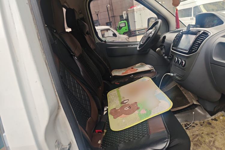 Used SAIC MAXUS Xintu V80 2019 2.5T Classic Version 6-Speed Manual – Aoyuntong Modified Long Wheelbase Mid-Height 7-Seater Left Rear Seat