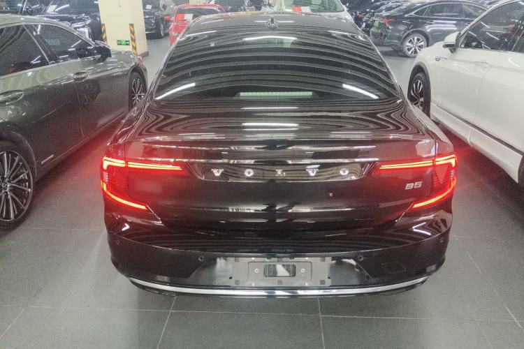 Used Volvo S90 2025 B5 Zhiyi Luxury Edition