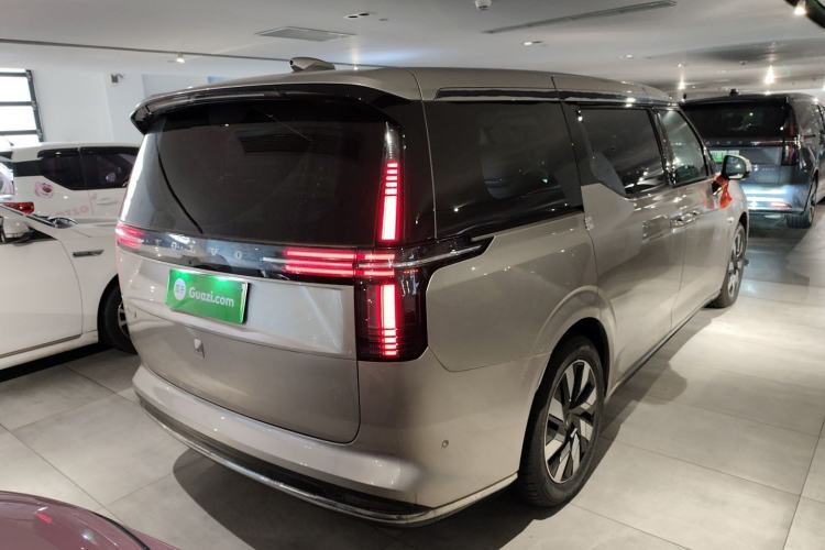 Used Volvo EM90 2025 Ultra Six-Seater