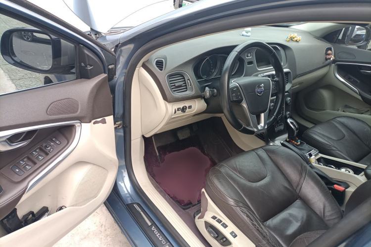 Used Volvo V40 2013 2.0T Zhiya Edition