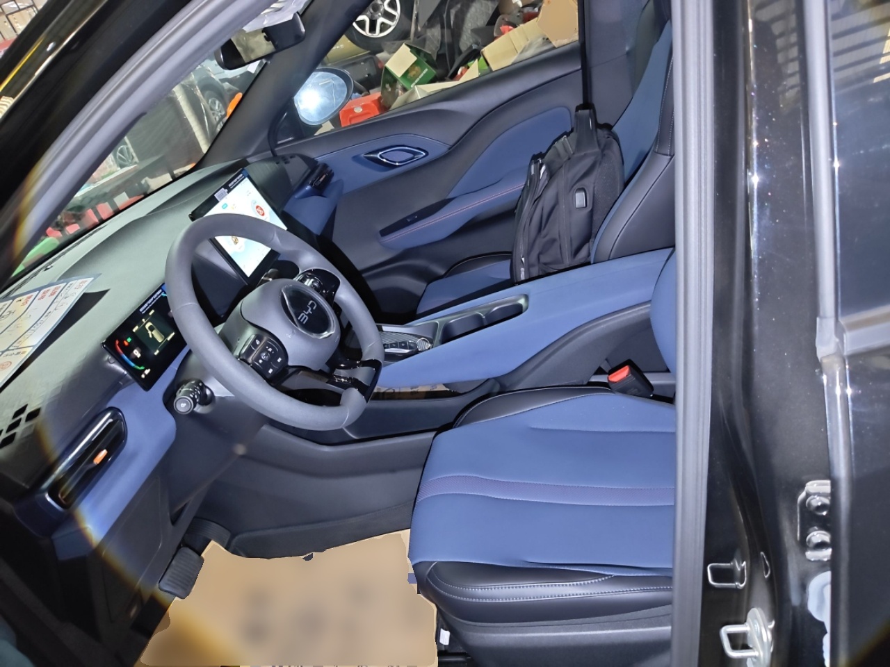 المقاعد الأمامية داخل السيارة