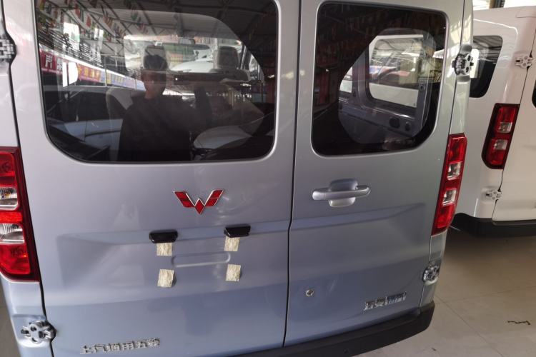 Used Wuling Yangguang 2024 300KM Comfort Version Passenger Van 75kW