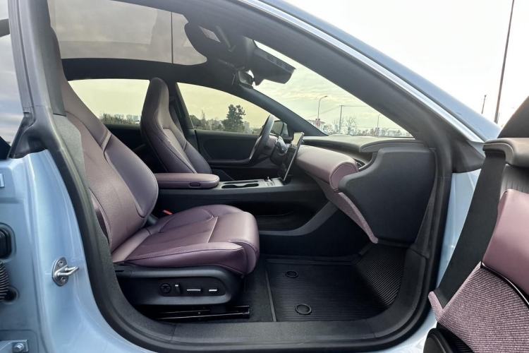 Used Nio ET5 2024 75 kWh Interior 14