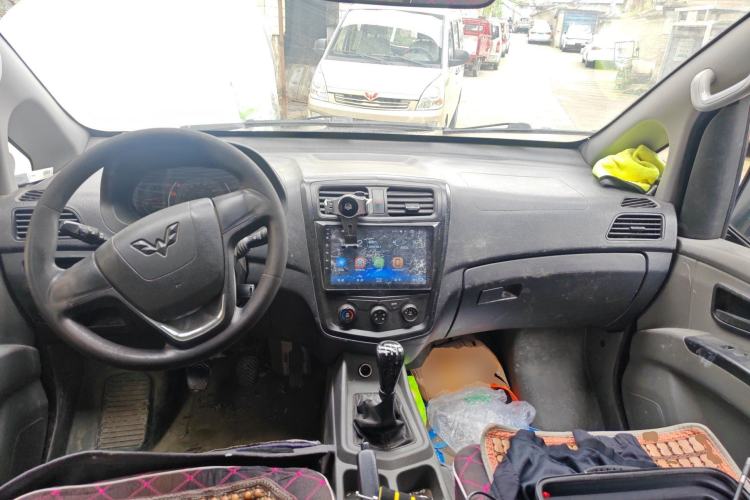 Used Wuling Zhengcheng 2015 1.8L Comfort Model LJ479QE2 Center Console