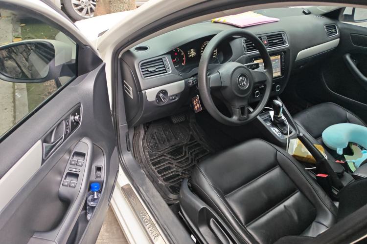 Used Volkswagen Sagitar 2012 1.6L Automatic Comfort Edition Driver Seat