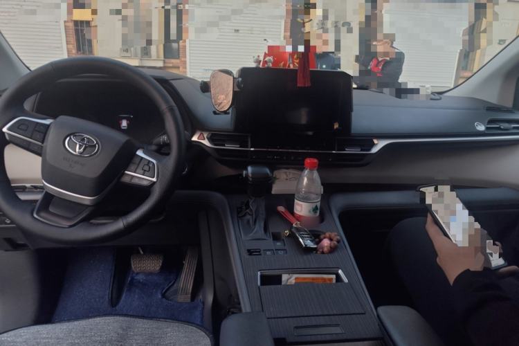 Used Toyota Granvia 2023 2.5L Hybrid Comfort Edition Center Console