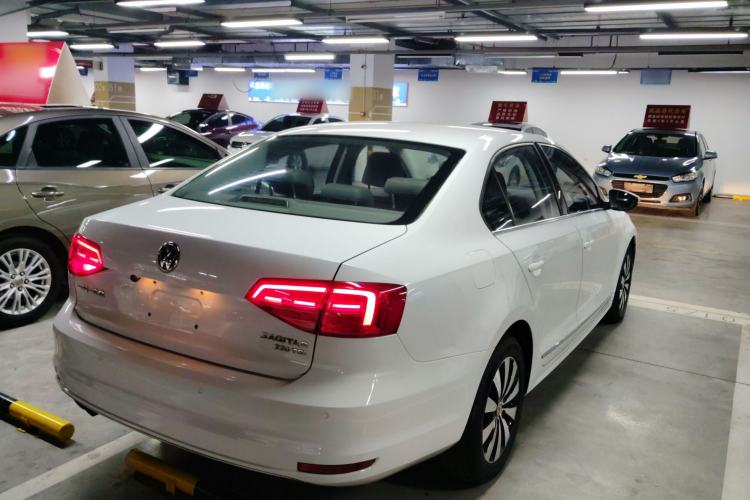 Used Volkswagen Sagitar 2015 230TSI Automatic Luxury Model