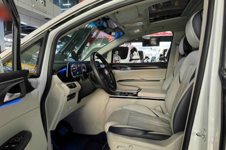 Used Buick GL8 2022 ES Landtrek 653T Comfort Edition