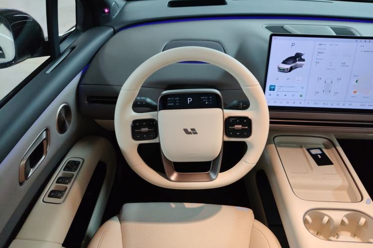 Used Li Auto i6 2025 Model Two-Wheel-Drive Standard Type
