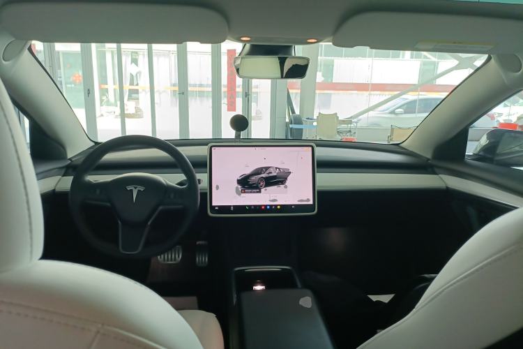 Used Tesla Model 3 2021 Revised Version II – Performance High-Performance All-Wheel-Drive Edition Center Console