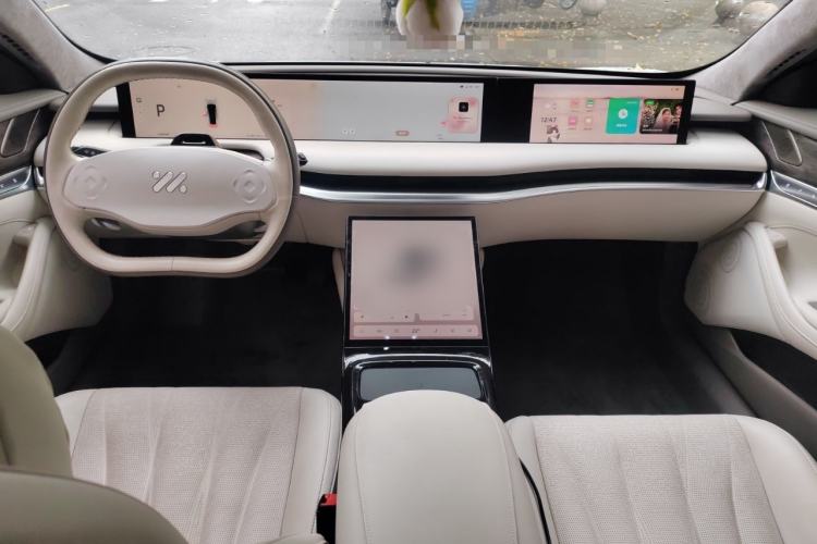 Used IM L7 2022 Dynamic Model Center Console