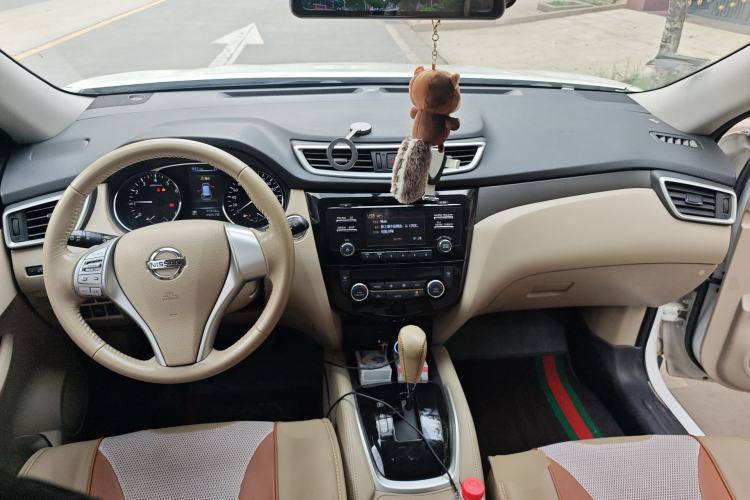 Used Nissan X-Trail 2014 2.0L CVT Comfort Edition 2WD Center Console