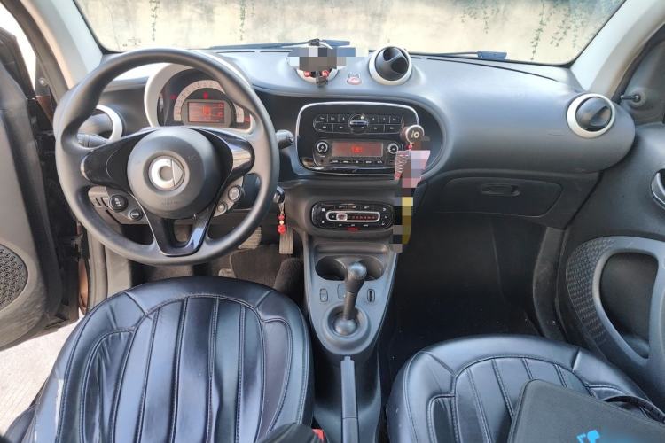 Used smart fortwo 2015 1.0L 52 kW hardtop Dynamic version
