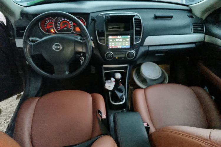 Used Nissan Sylphy 2012 Classic 1.6XE Manual Comfort Edition Center Console