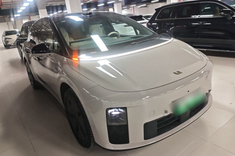 Used Li Auto i6 2025 Model Two-Wheel-Drive Standard Type
