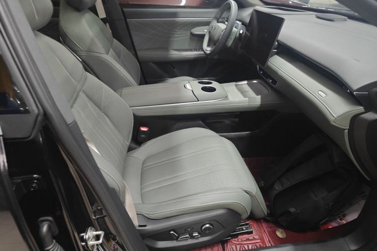 Used Deepal S07 2025 215Max Huawei Qiankun Intelligent Driving ADS SE Range-Extended Version
