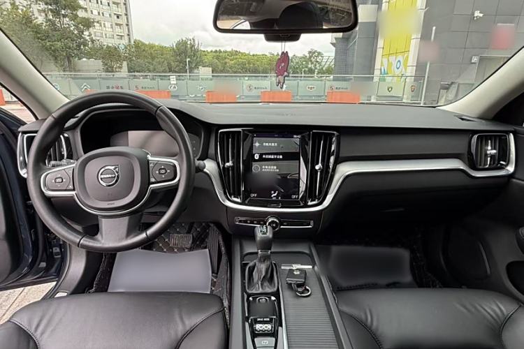 Used Volvo S60 2021 T4 Zhiyi Luxury Edition
