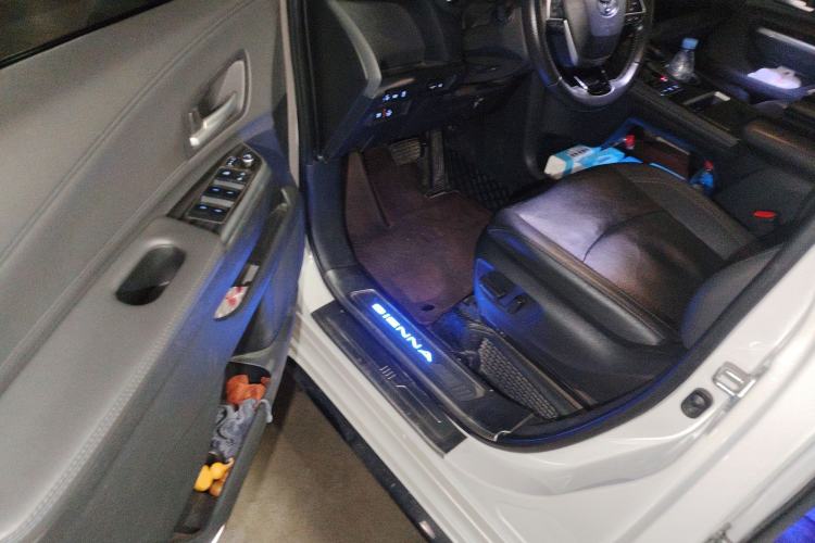 Used Toyota SIENNA 2021 2.5L Hybrid Premium Edition