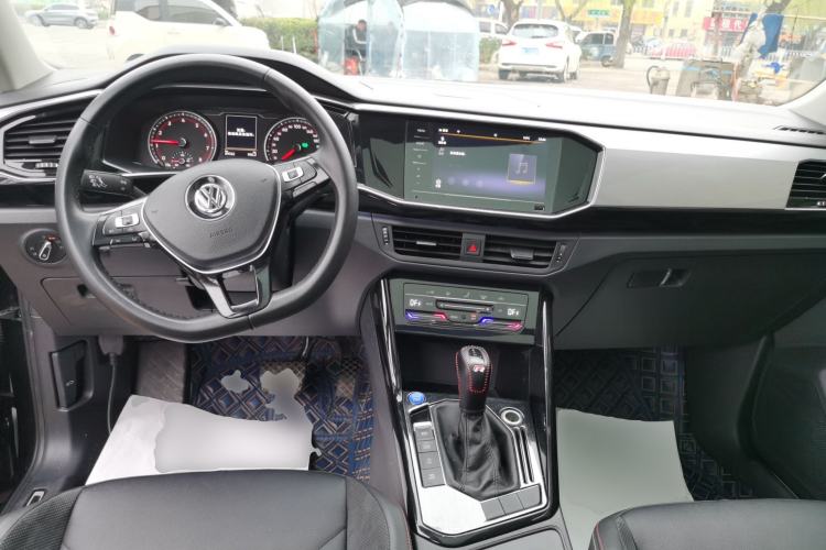 Used Volkswagen Tayron 2020 280TSI Two-Wheel Drive Luxury Connect Edition Center Console