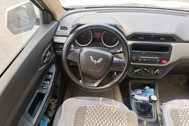 Used Wuling Hongguang 2018 1.5L S Standard Version L2B Steering Wheel