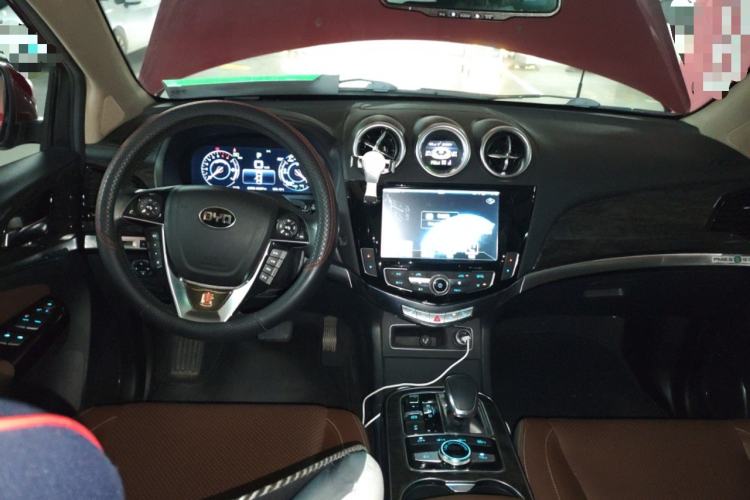 Used BYD Tang New Energy 2015 2.0T Four-Wheel-Drive Flagship Model