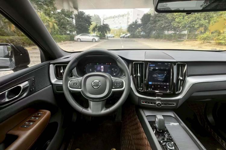 Used Volvo XC60 2024 B5 4x4 Smart Luxury Edition