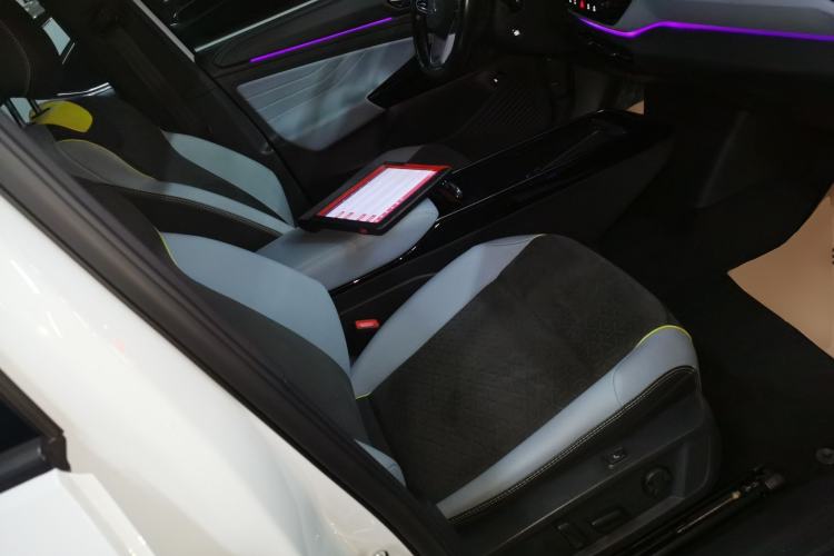 Used Volkswagen ID.4 X 2022 Smart Enjoyment Long-Range Edition Right Front Seat