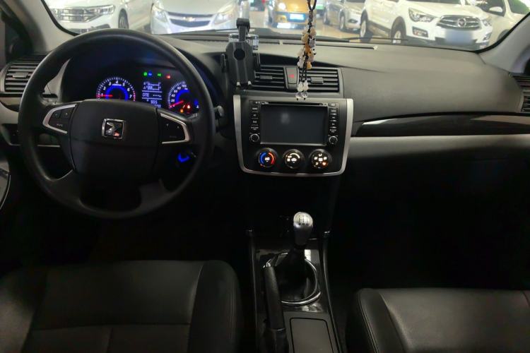 Used Zotye Z300 2014 1.5L Value Edition Manual Elite Model Center Console