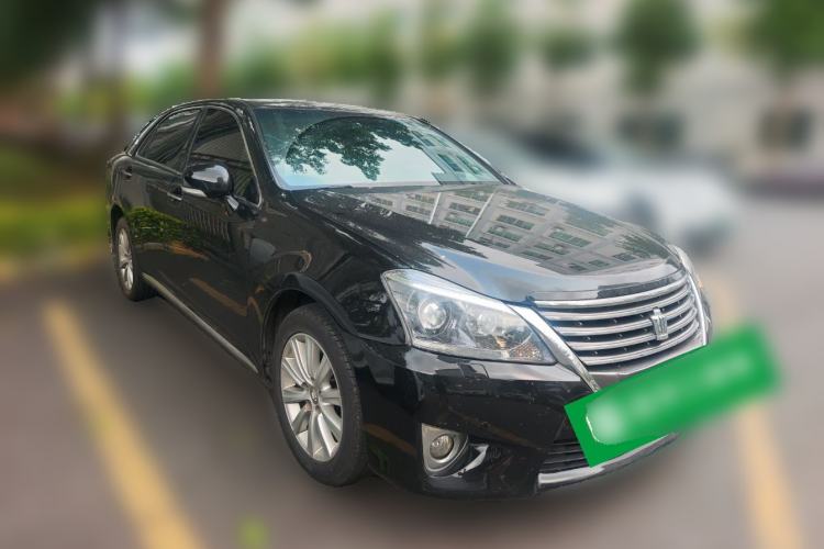 Used Toyota Crown 2012 2.5L Royal Leather Edition Front Right 45 Deg