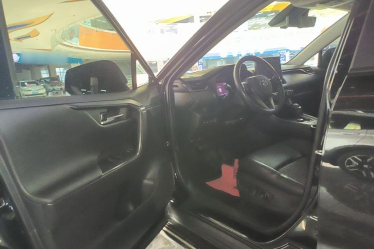 Used Toyota Wildlander 2021 2.0L CVT 4x4 Luxury Edition Driver Seat