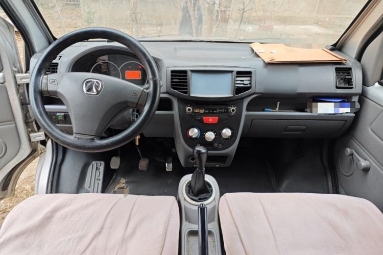 Used BAIC Weiwang 306 2011 1.3L Comfort version 7 seats Center Console