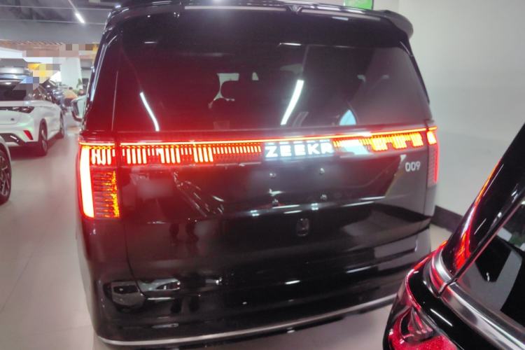 Used Zeekr 009 2024 7-Seater Aisle Version 108 kWh