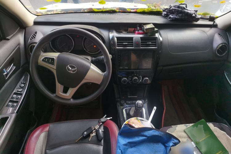 Used HYOSOW S3 2016 1.5L Manual Comfort Version China IV Emission Standard Center Console