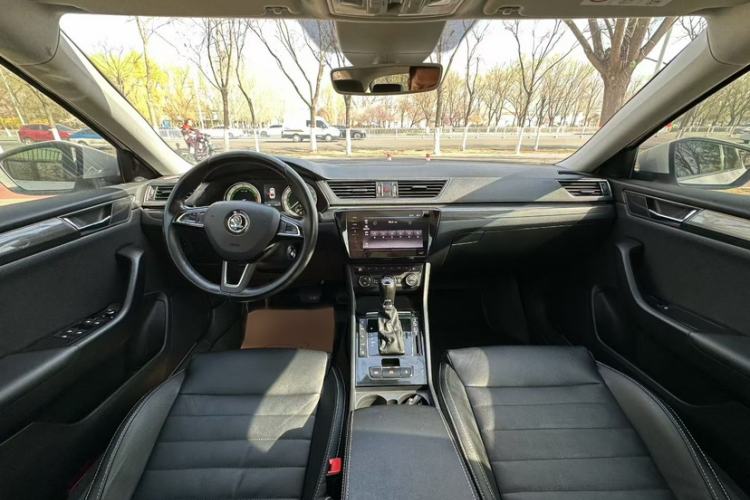 Used Skoda Superb 2018 TSI330 DSG Luxury Edition China VI Standard Interior 1