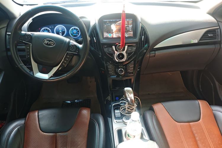 Used BYD Qin New Energy 2015 1.5T Dual-Crown Flagship Plus Edition
