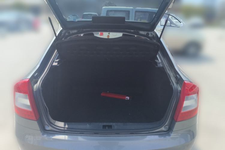Used Skoda Octavia 2013 1.6L Automatic Yijie Edition Trunk