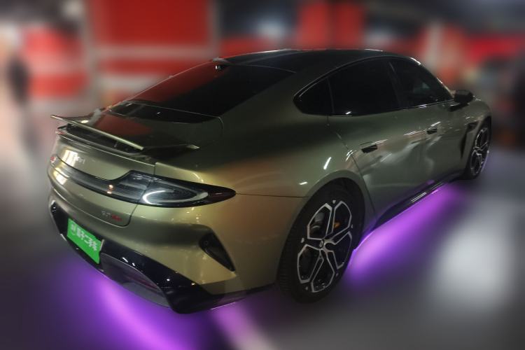 Used Xiaomi Auto SU7 2024 Four-Wheel Drive Ultra-Long Range Advanced Intelligent Driving Max Edition
