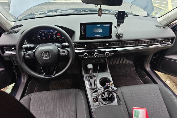 Used Honda Civic 2023 240TURBO CVT Dynamic Edition Center Console