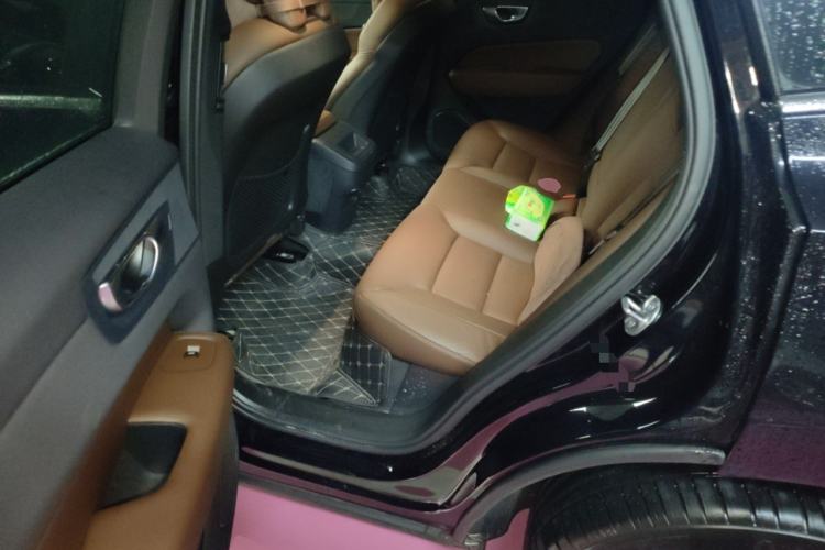 Used Volvo XC60 2025 B5 4x4 Smart Luxury Edition
