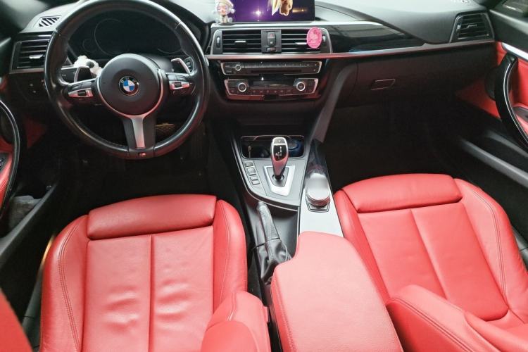 Used BMW 3 Series GT 2020 320i M Sport Night Edition Center Console