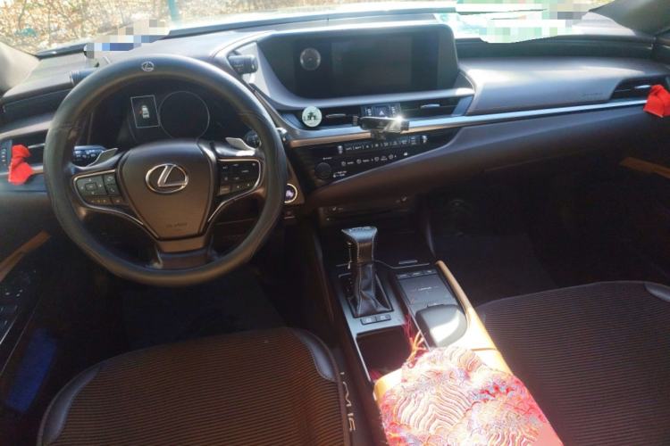 Used Lexus ES 2018 300h Premier Edition China V Standard
