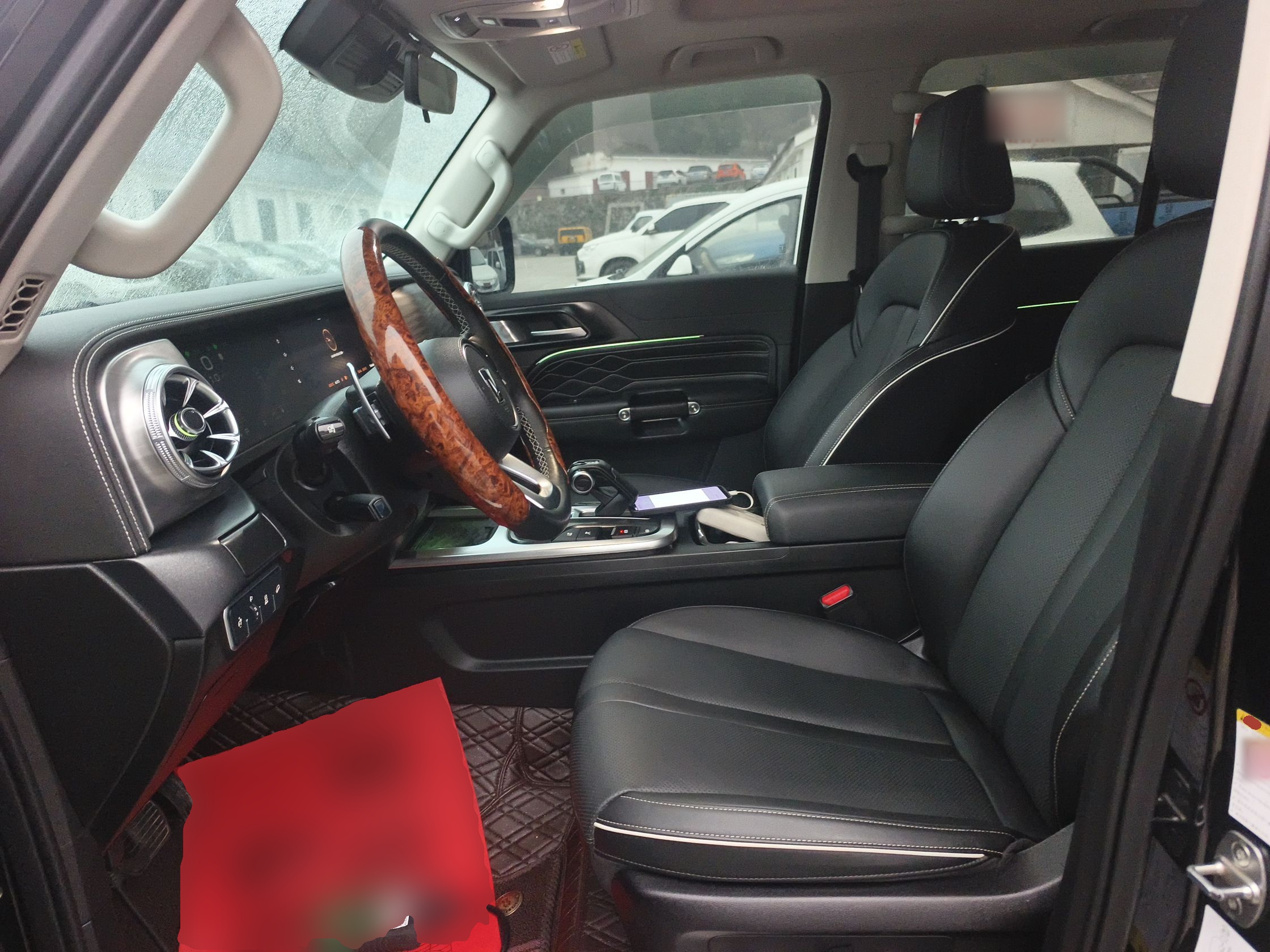 المقاعد الأمامية داخل السيارة