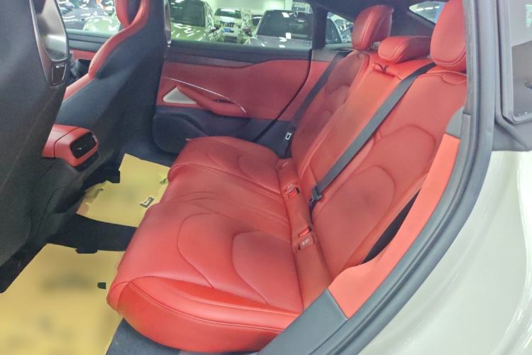 Used Xiaomi Auto SU7 2024 Four-Wheel Drive Ultra-Long Range Advanced Intelligent Driving Max Edition
