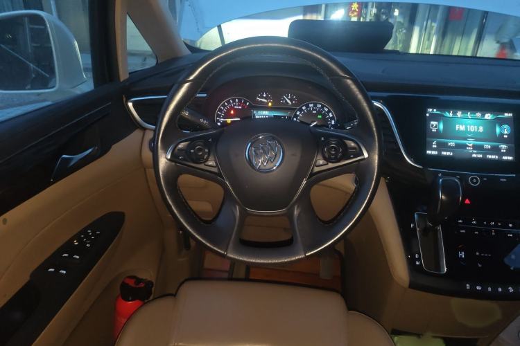 Used Buick GL8 2017 ES 28T Luxury Model China V Standard Steering Wheel