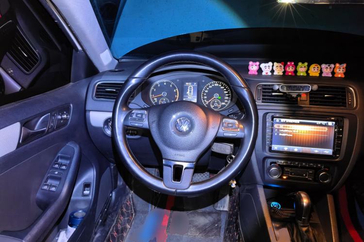 Used Volkswagen Sagitar 2014 Revised Version 1.4TSI Automatic Luxury Edition Steering Wheel