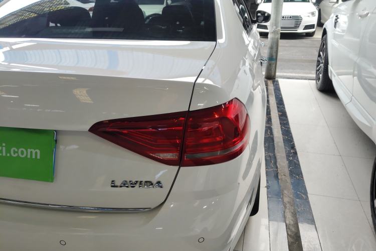 Used Volkswagen Lavida 2017 1.6L Automatic Comfort Edition
