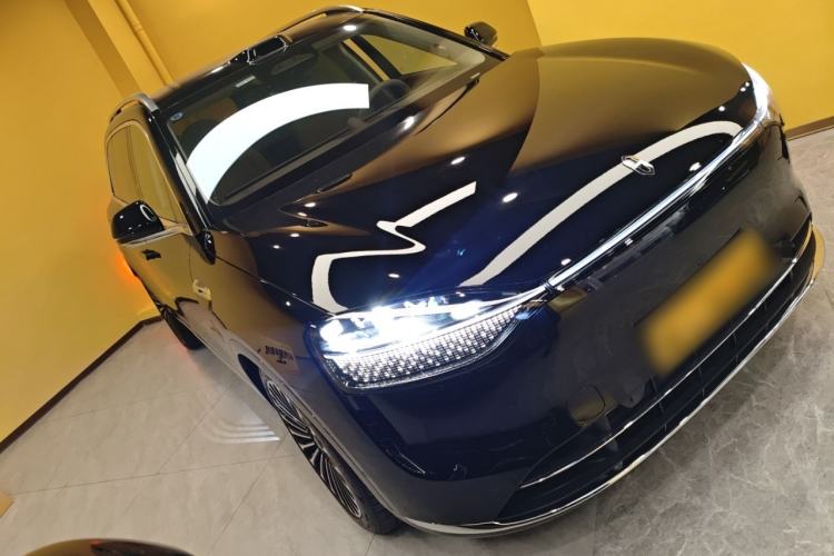 Used Hima AITO M9 2025 Extended-Range Ultra Version 52 kWh 6-Seater Front Right 45 Deg