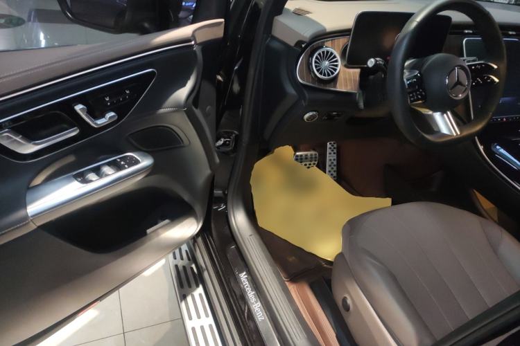 Used Mercedes-Benz EQE SUV 2024 500 4MATIC Luxury Edition Driver Seat